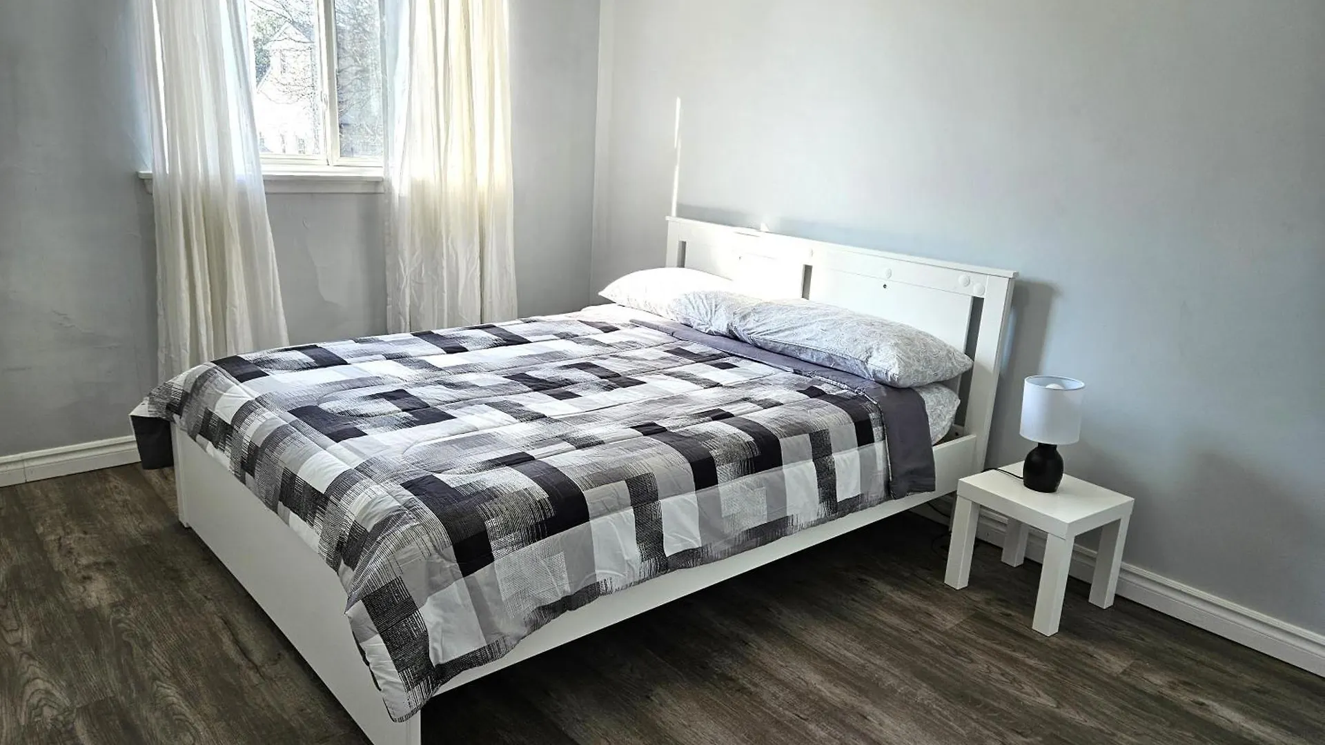 Modern Quiet Home By The Airport Mississauga Homestay