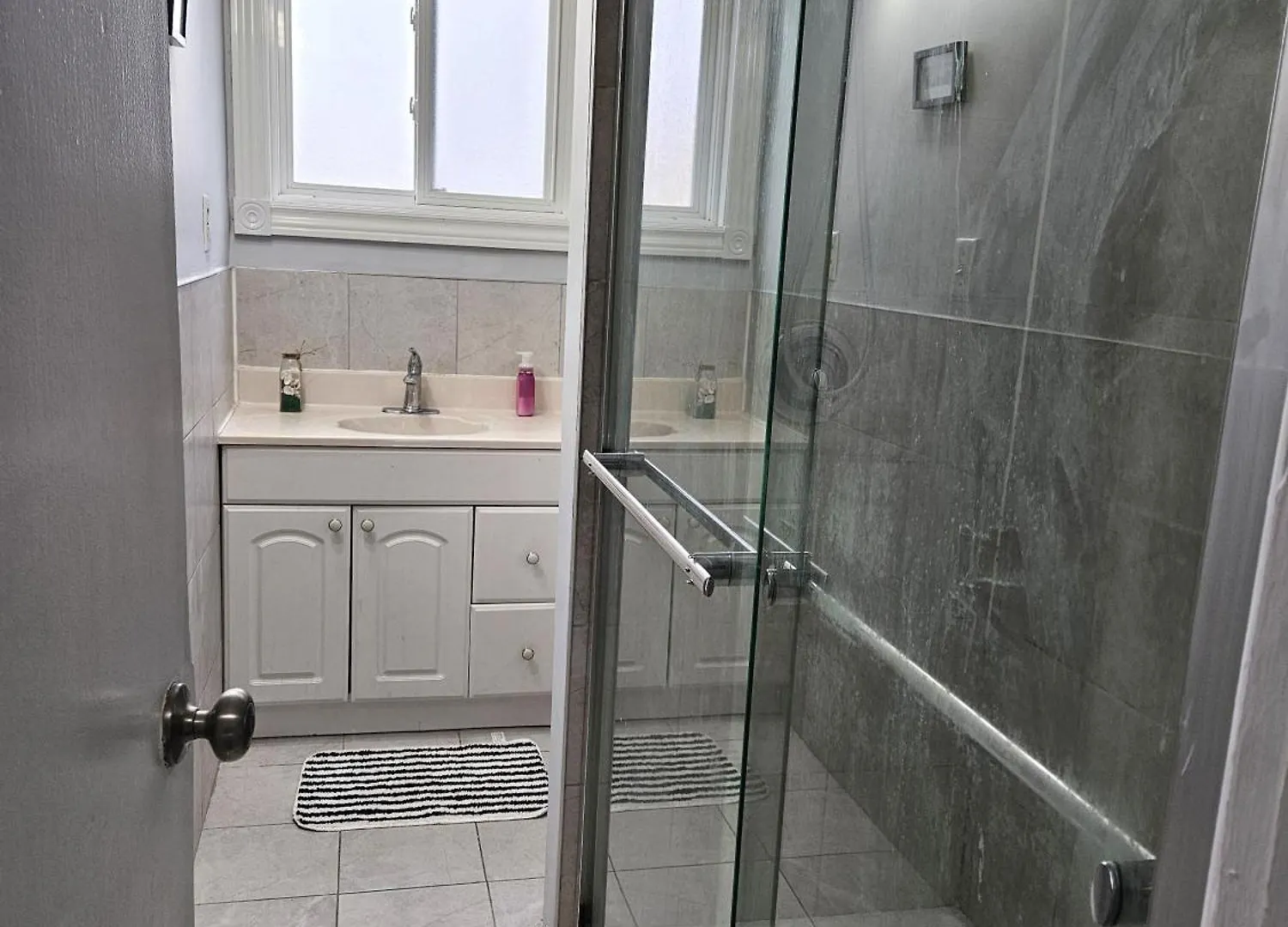 Modern Quiet Home By The Airport Mississauga Homestay
