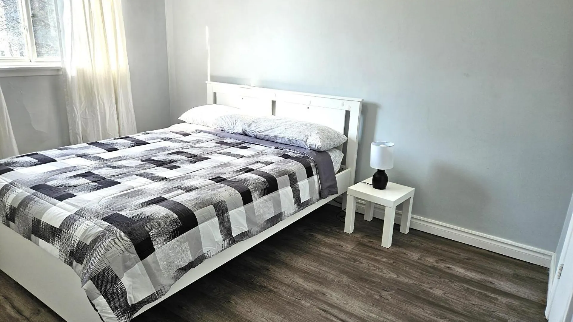 Modern Quiet Home By The Airport Mississauga Homestay