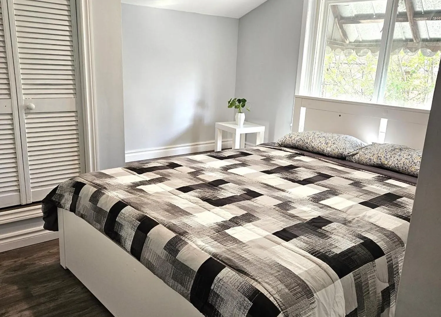 Modern Quiet Home By The Airport Mississauga Homestay
