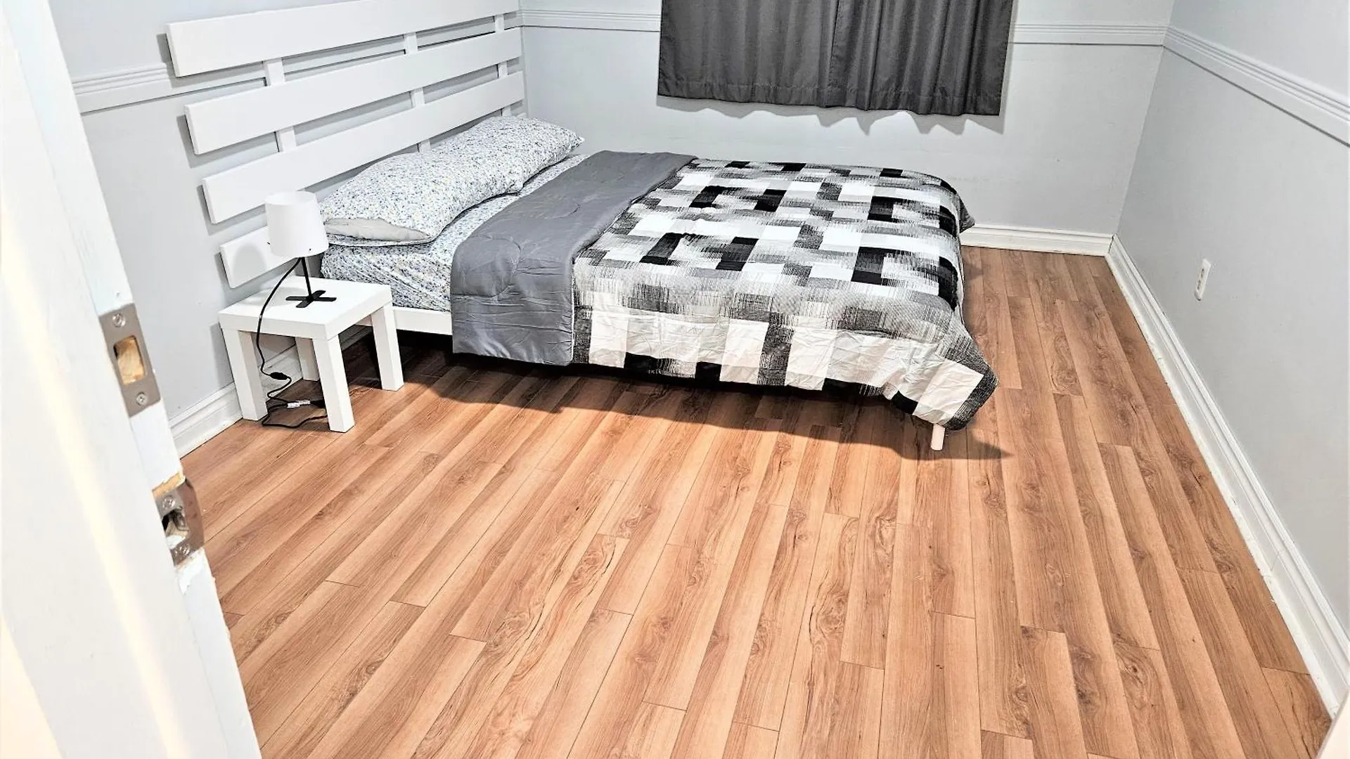 Modern Quiet Home By The Airport Mississauga