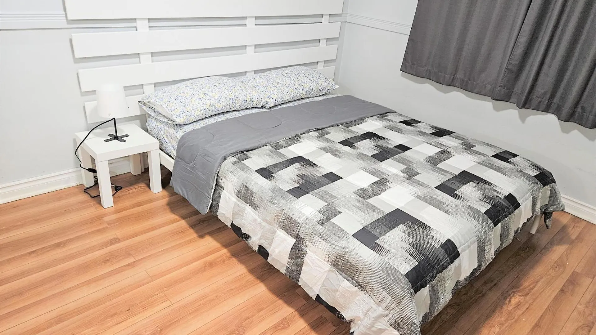 Modern Quiet Home By The Airport Mississauga Homestay