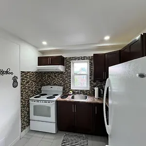 Homestay #1 Convvy-nient Residence!, Toronto